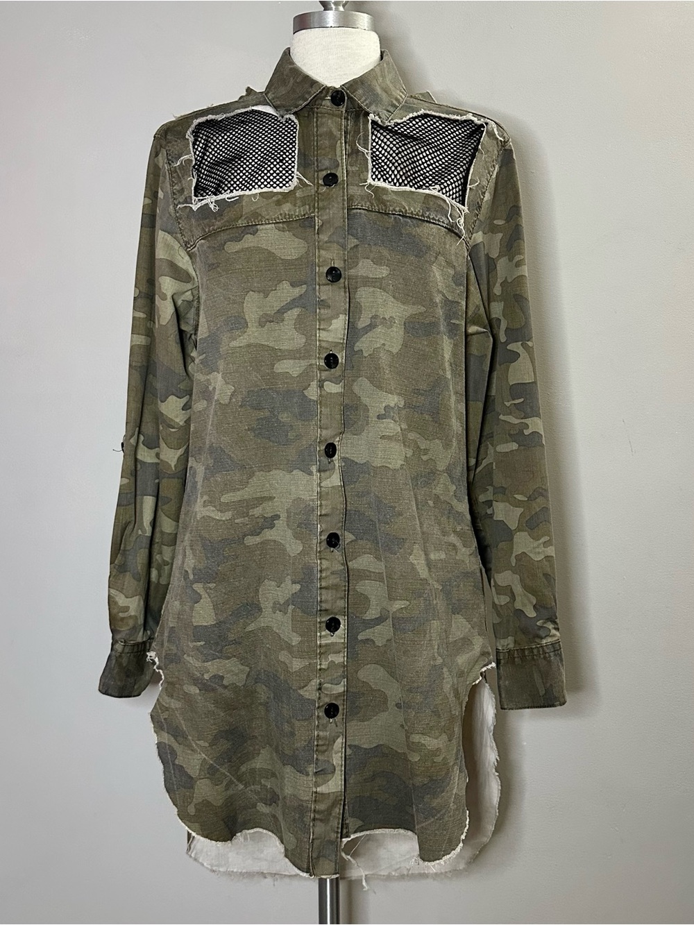 Thrill Women’s Camo Button Down Shirt Dress Mesh Distressed Long Sleeve Size 1X
